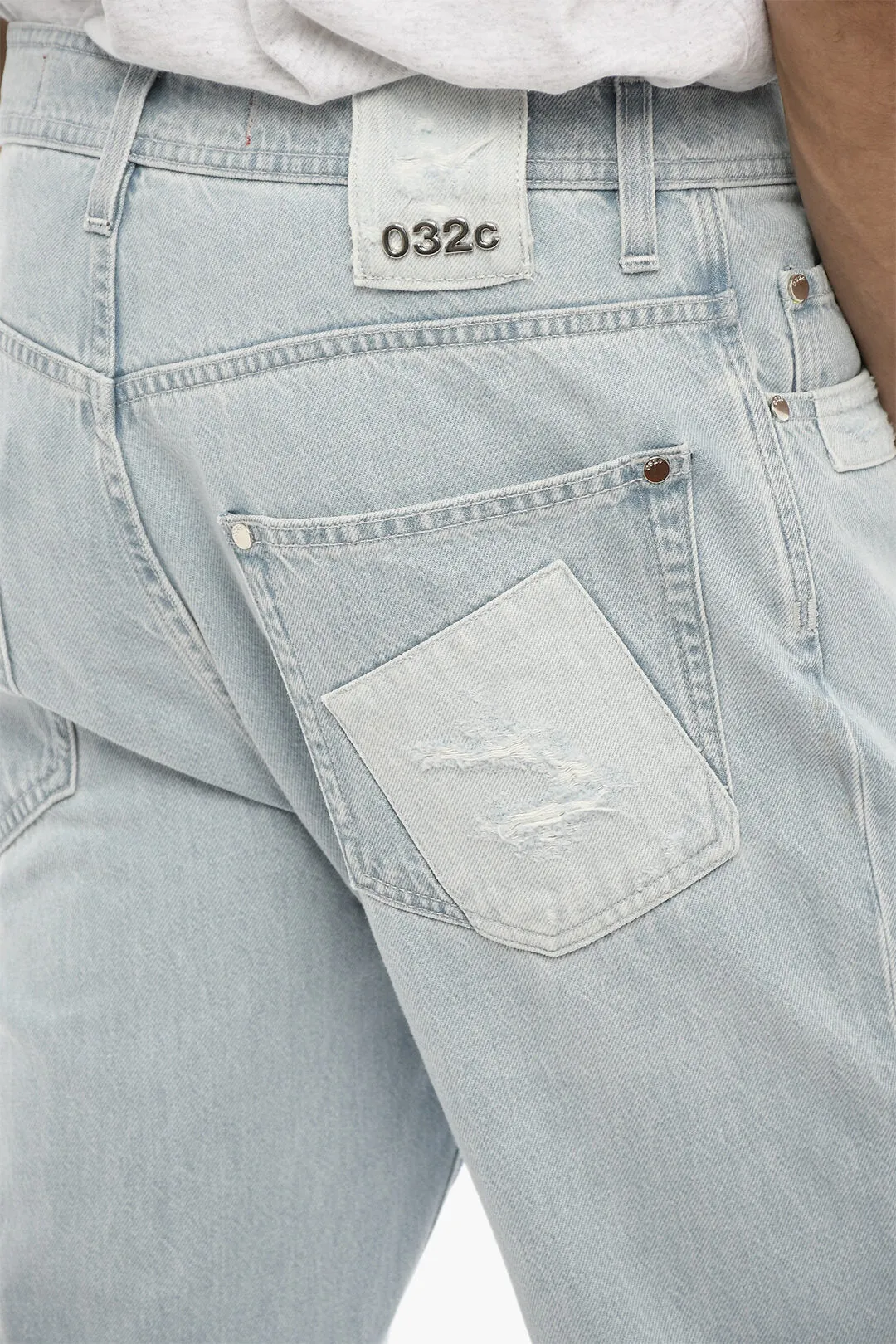 032c Light Wash Regular Fit Jeans with Metal Logo 20cm