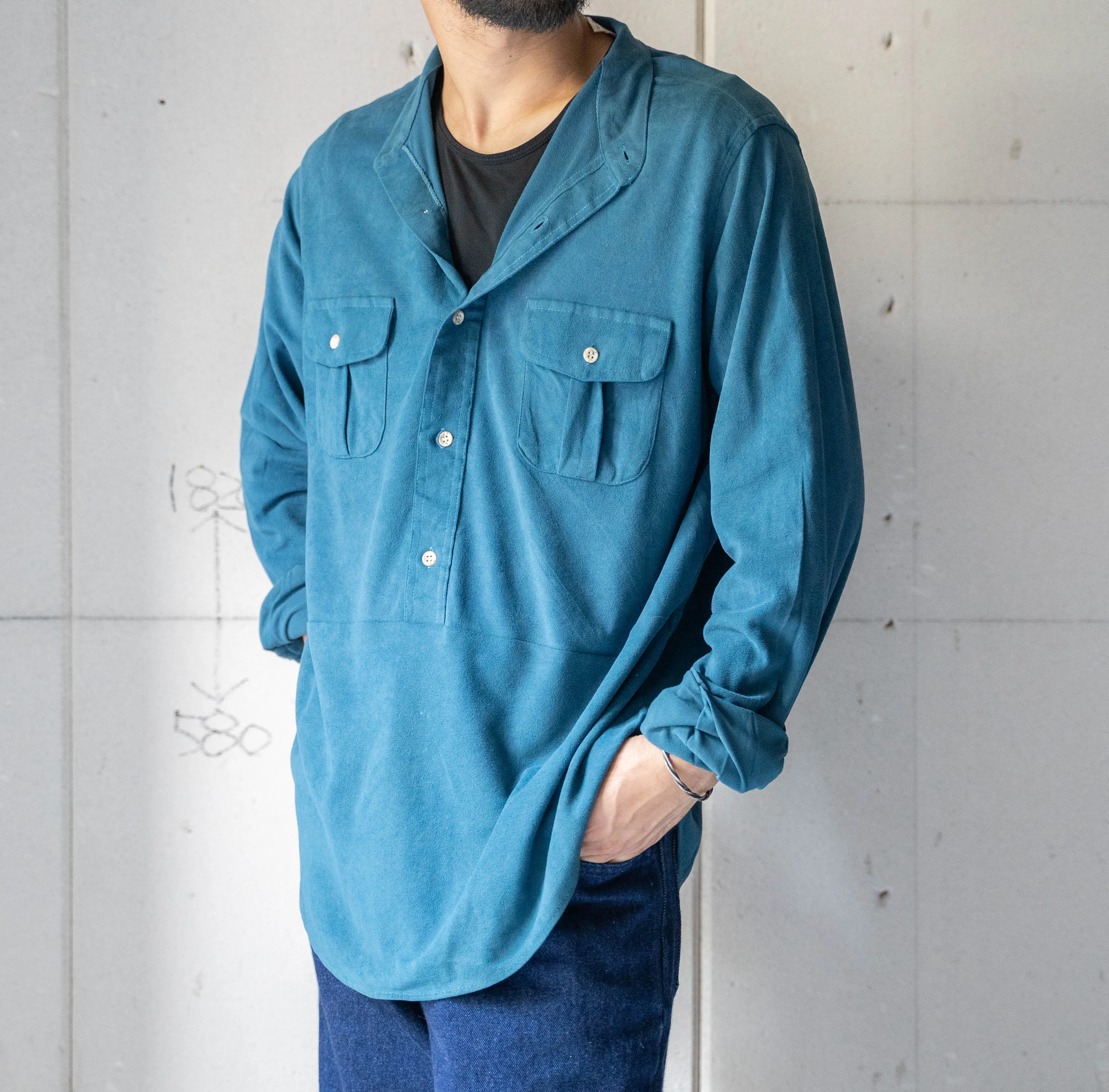 1980-90s Sears turquoise blue fake suede stand collar pullover shirt -switching design-