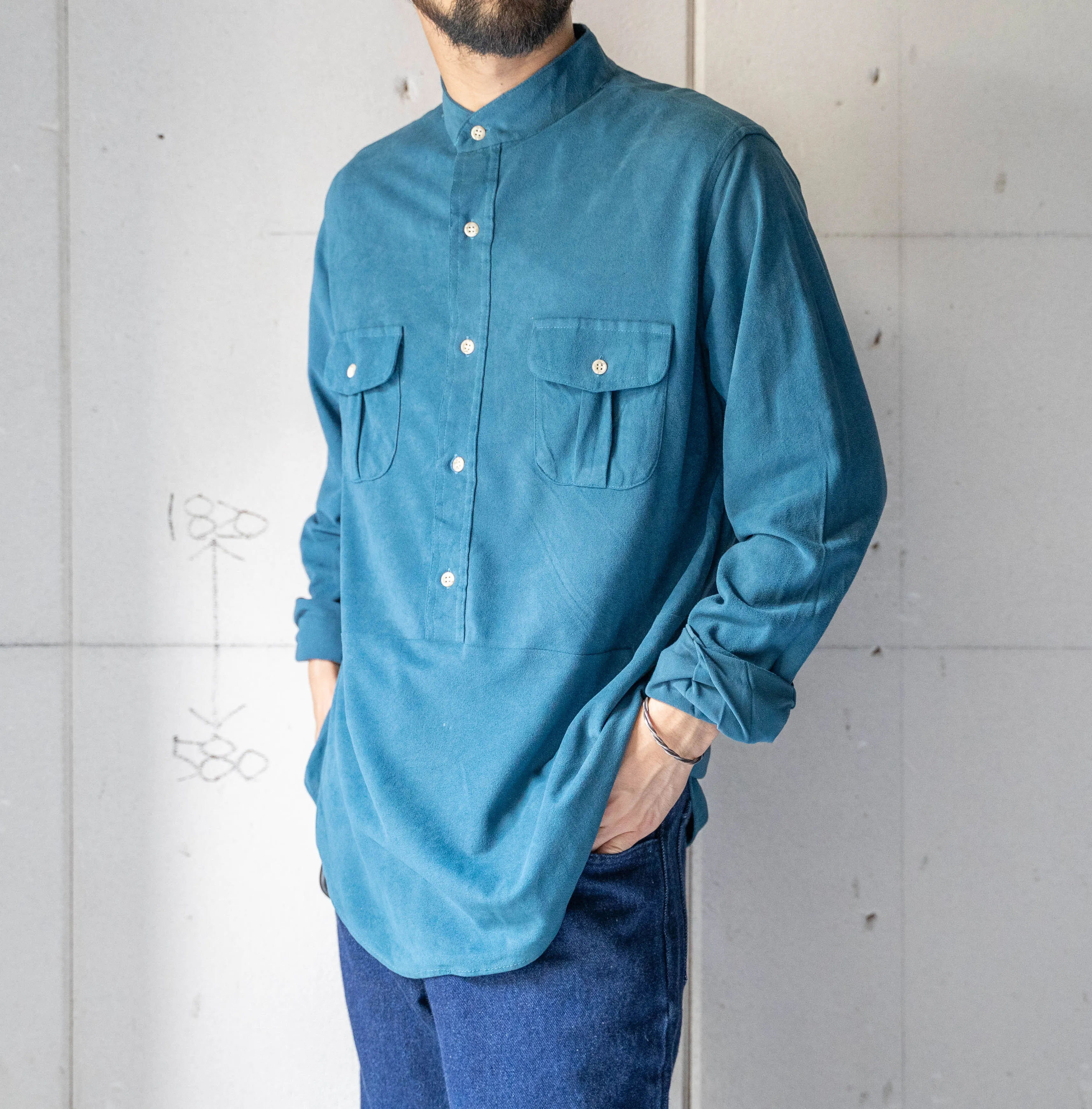 1980-90s Sears turquoise blue fake suede stand collar pullover shirt -switching design-