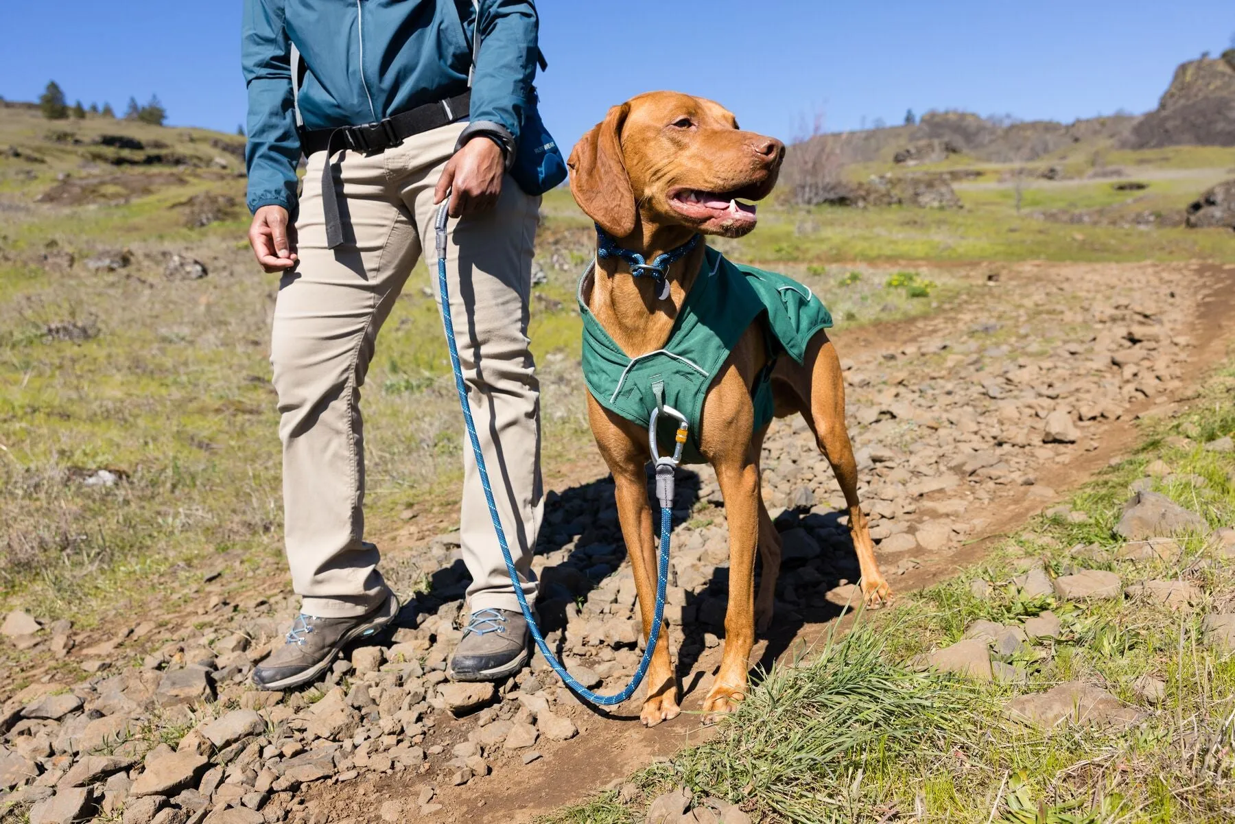 Ruffwear Overcoat Fuse dog Jacket with free Beacon safety light